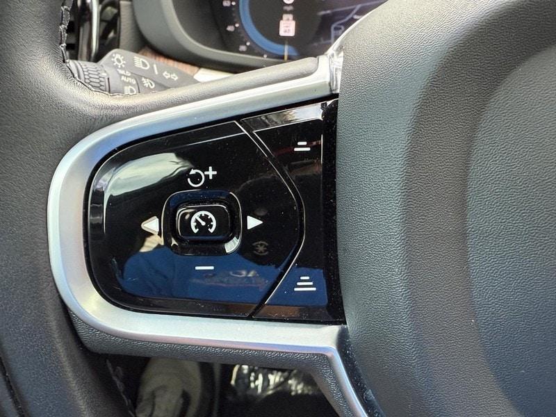 used 2022 Volvo XC60 car, priced at $37,420