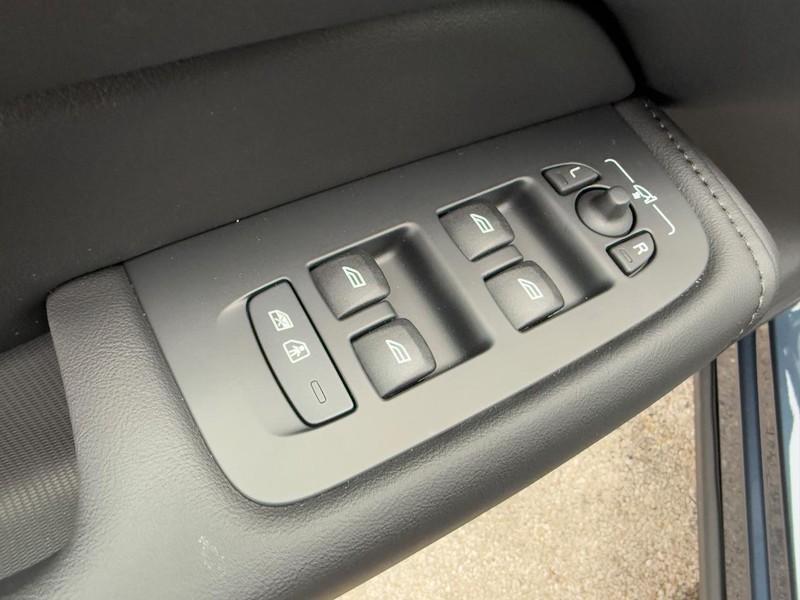 new 2025 Volvo XC60 car, priced at $55,335