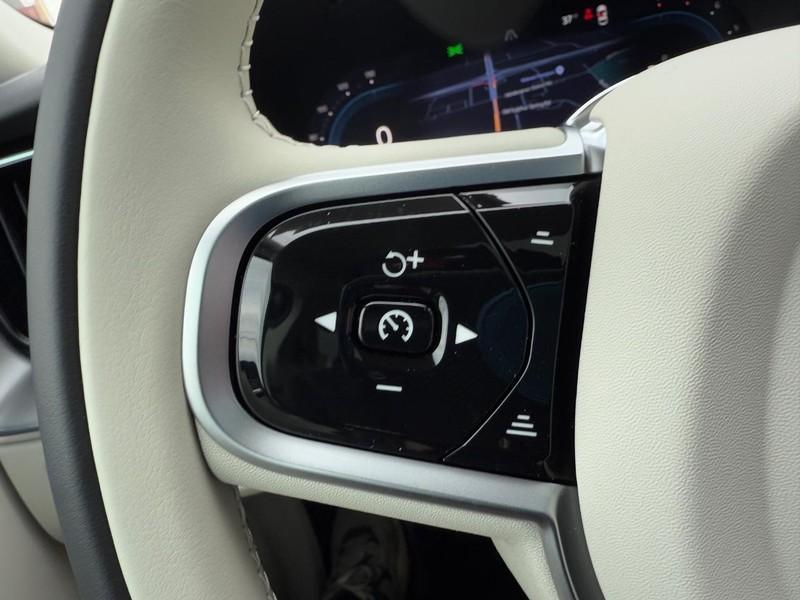 new 2025 Volvo XC60 car, priced at $49,500