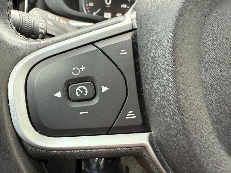 used 2021 Volvo XC60 car, priced at $21,984