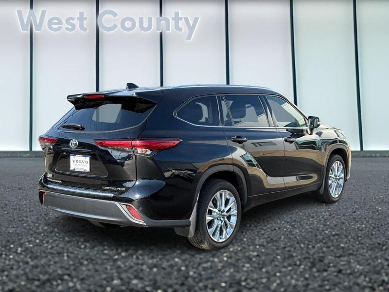 used 2020 Toyota Highlander car, priced at $35,897