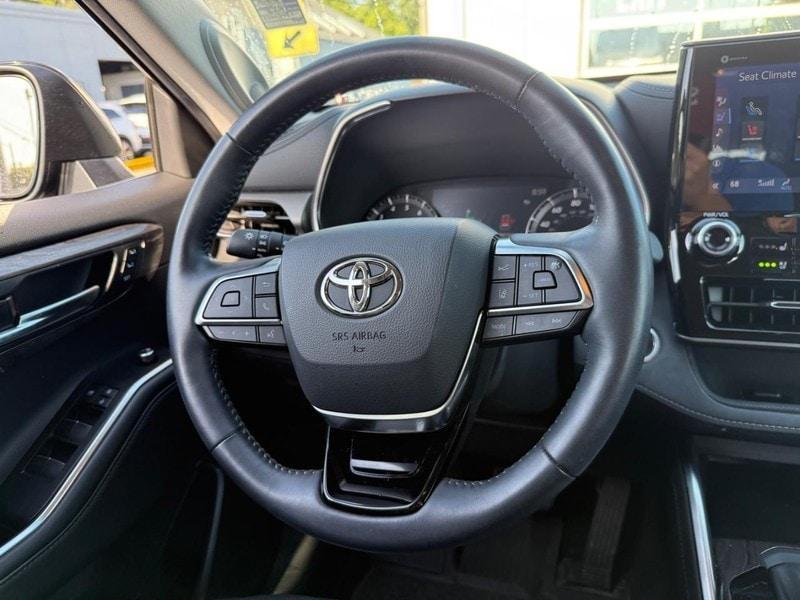 used 2020 Toyota Highlander car, priced at $35,897