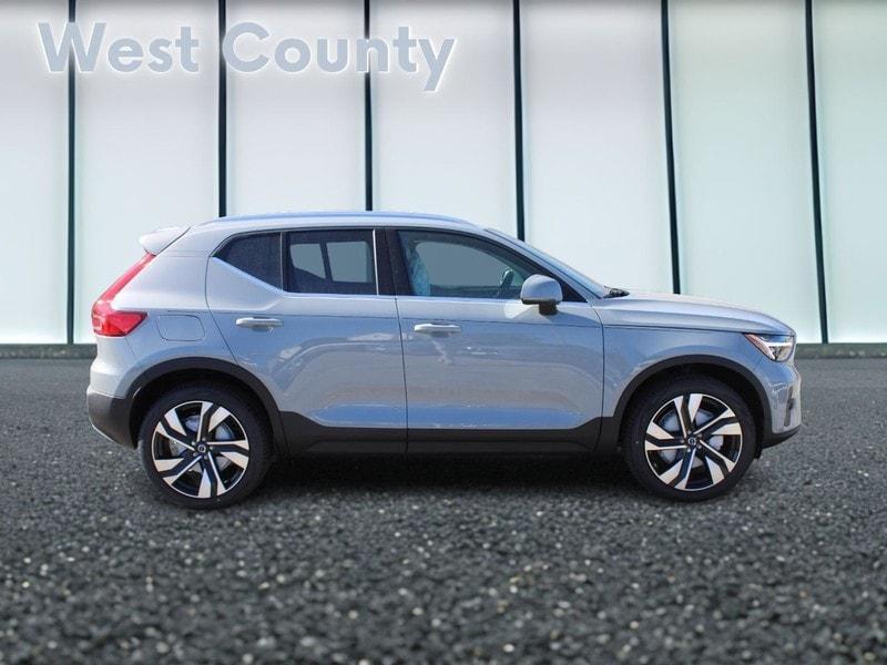 new 2025 Volvo XC40 car, priced at $49,790