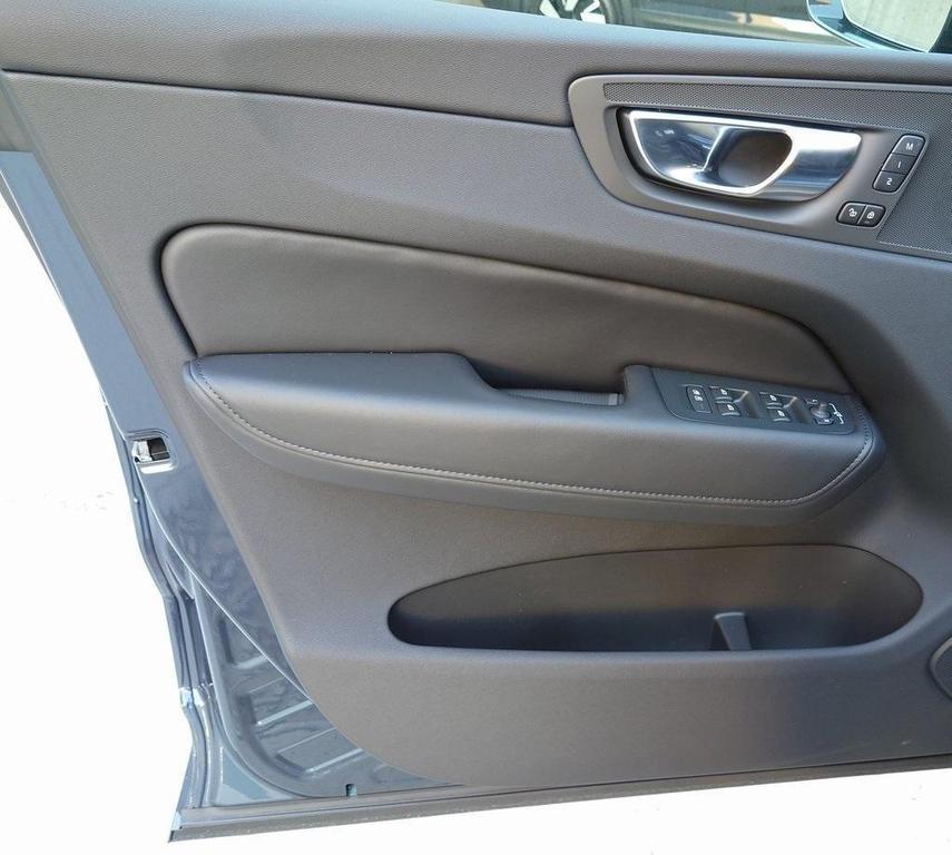 new 2025 Volvo XC60 car, priced at $51,036