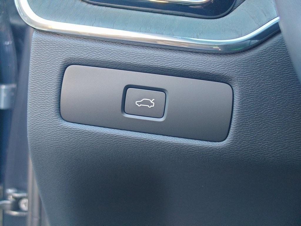 new 2025 Volvo XC60 car, priced at $51,036