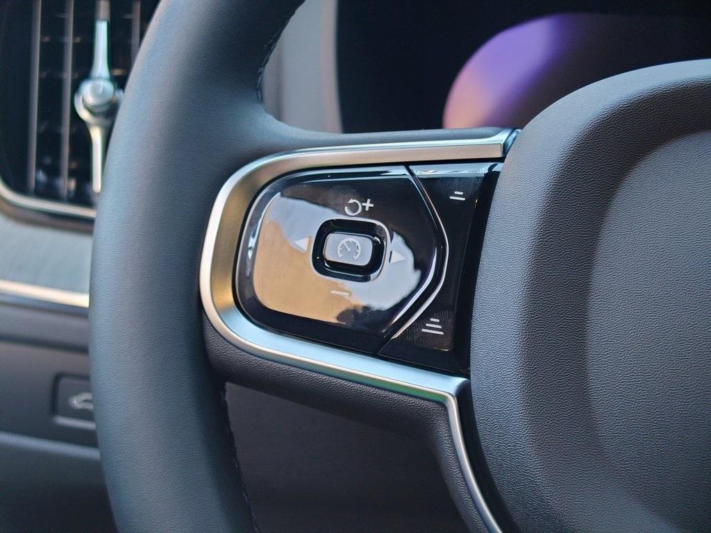 new 2025 Volvo XC60 car, priced at $51,036