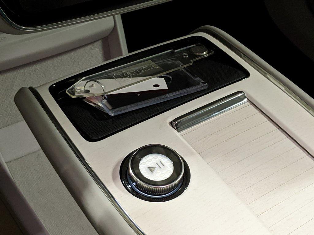 new 2025 Volvo EX90 car, priced at $87,940