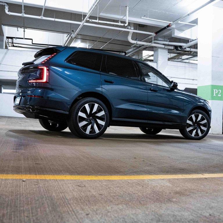 new 2025 Volvo EX90 car, priced at $87,940