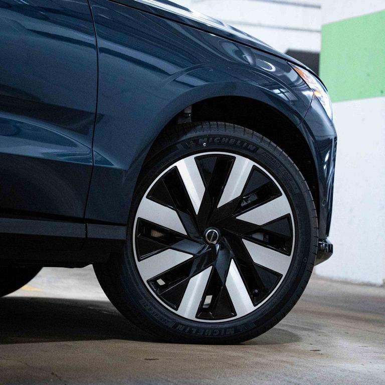 new 2025 Volvo EX90 car, priced at $87,940