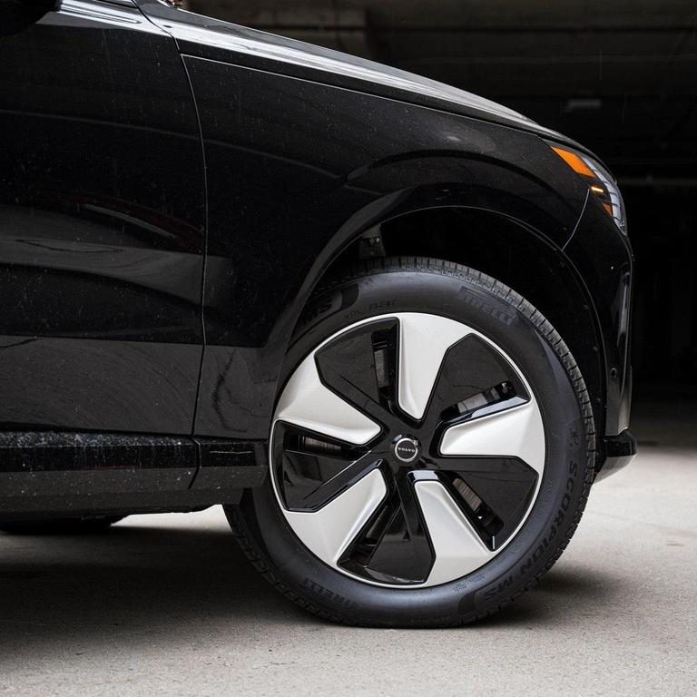 new 2025 Volvo EX90 car, priced at $86,290