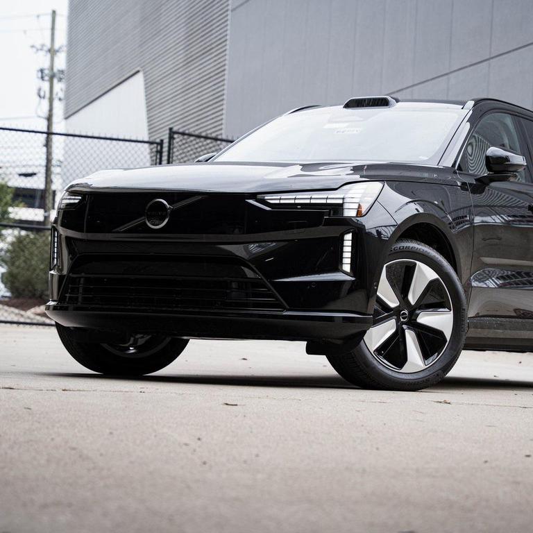 new 2025 Volvo EX90 car, priced at $86,290