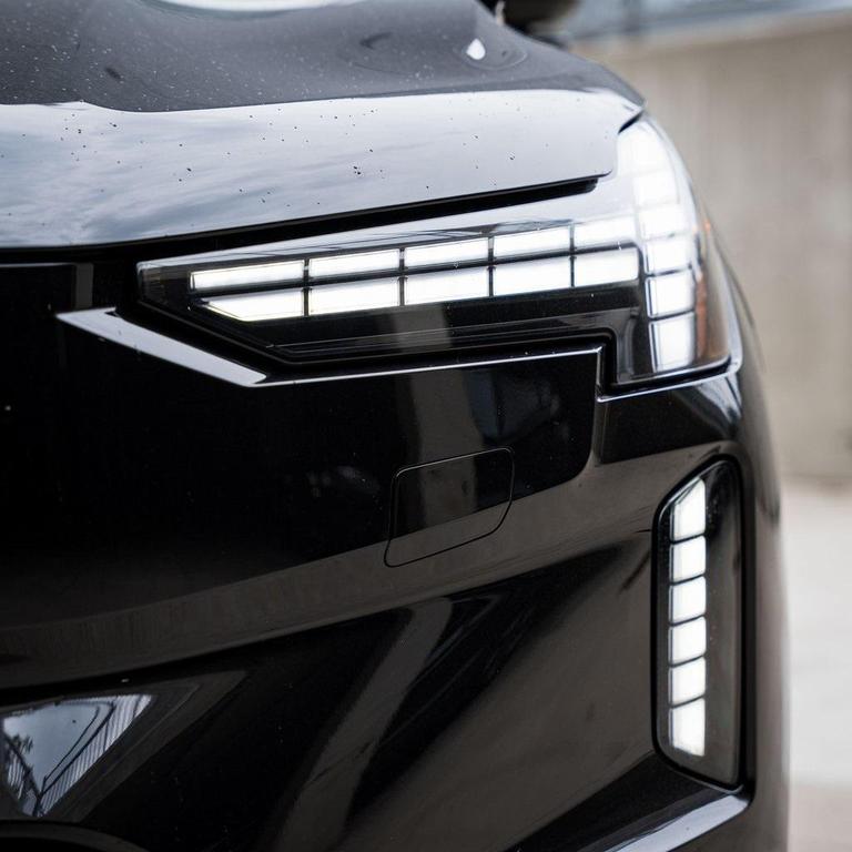 new 2025 Volvo EX90 car, priced at $86,290