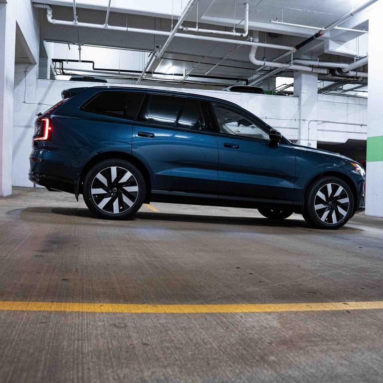new 2025 Volvo EX90 car, priced at $96,125