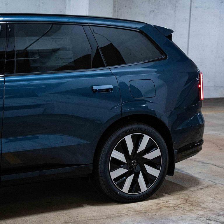 new 2025 Volvo EX90 car, priced at $96,125