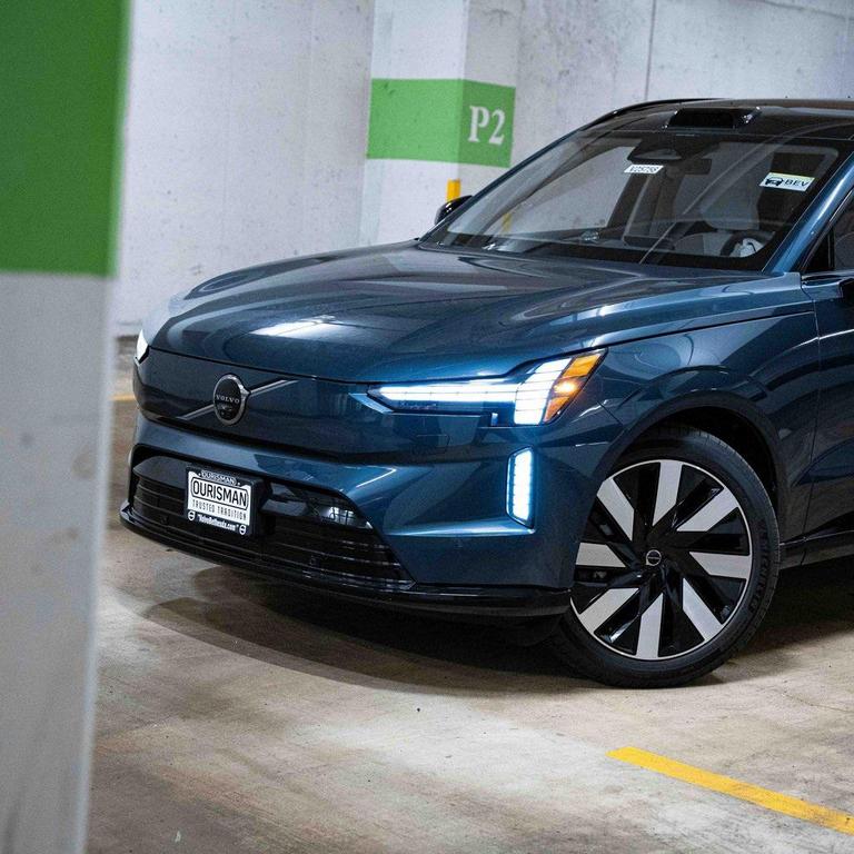 new 2025 Volvo EX90 car, priced at $96,125