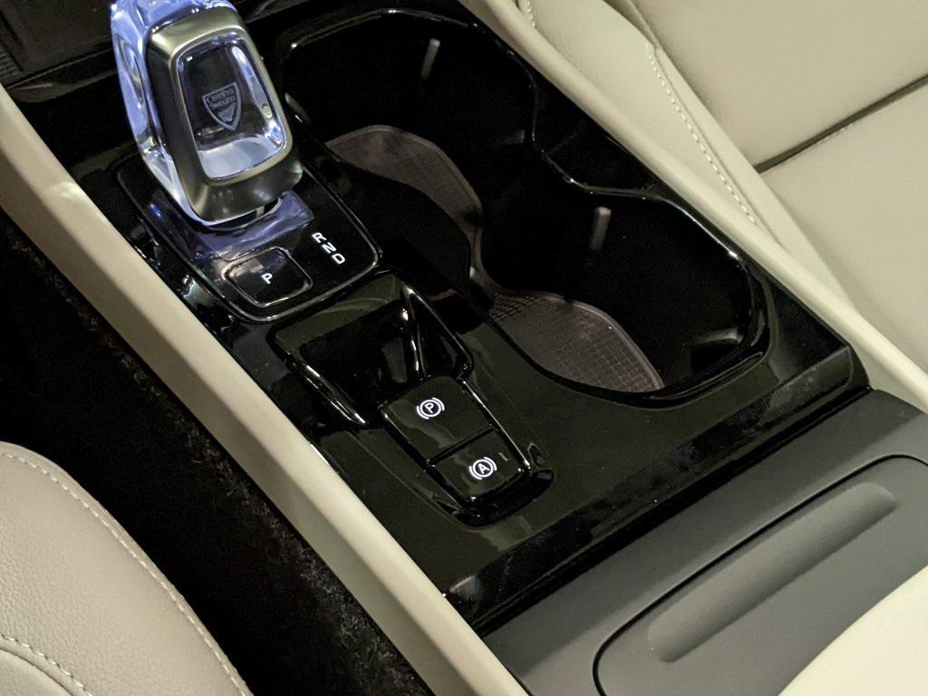 new 2025 Volvo XC40 car, priced at $47,136
