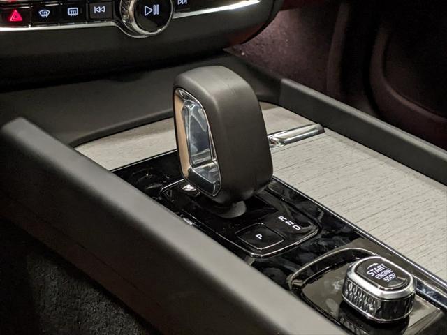 new 2025 Volvo XC60 car, priced at $54,560