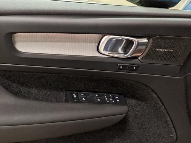 new 2025 Volvo XC40 car, priced at $51,565