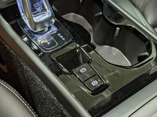 new 2025 Volvo XC40 car, priced at $51,565