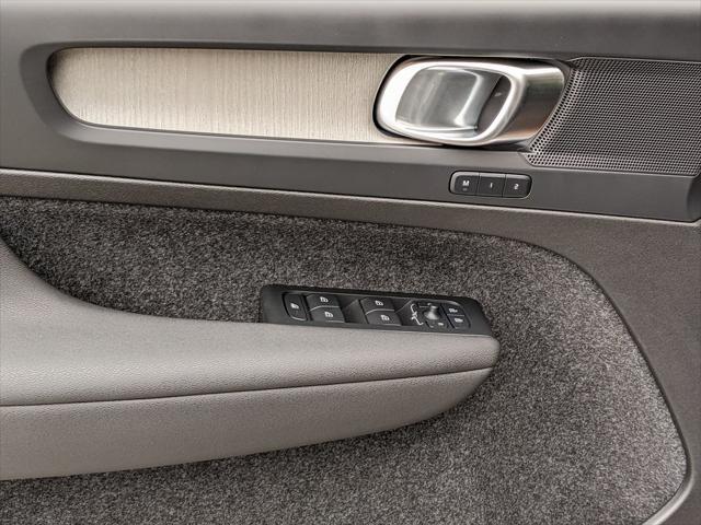 new 2025 Volvo XC40 car, priced at $46,035