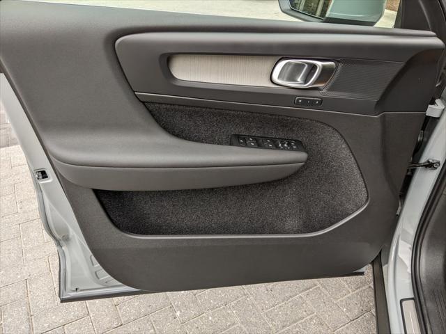 new 2025 Volvo XC40 car, priced at $46,035