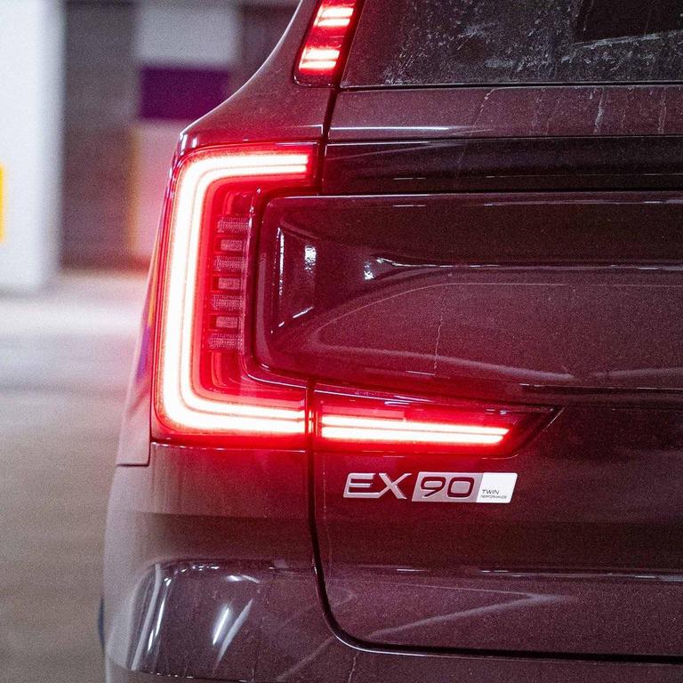 new 2025 Volvo EX90 car, priced at $92,336