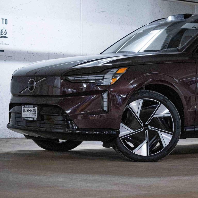 new 2025 Volvo EX90 car, priced at $92,336