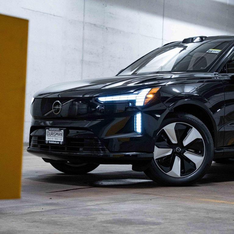 new 2025 Volvo EX90 car, priced at $81,790