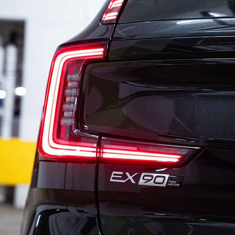 new 2025 Volvo EX90 car, priced at $81,790