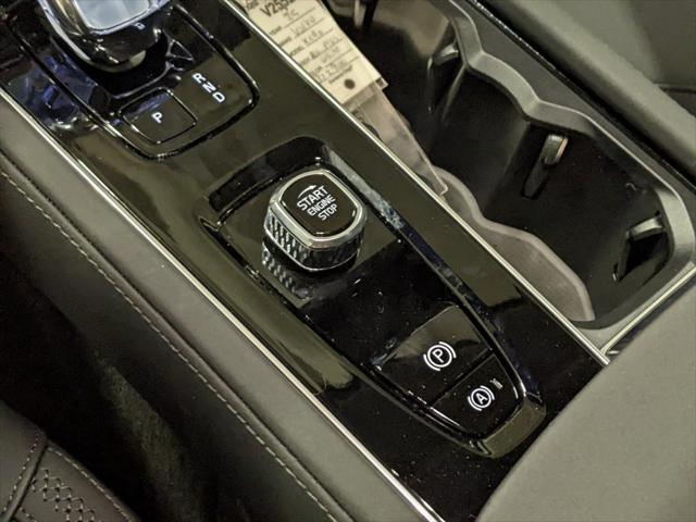 new 2025 Volvo XC90 car, priced at $68,245