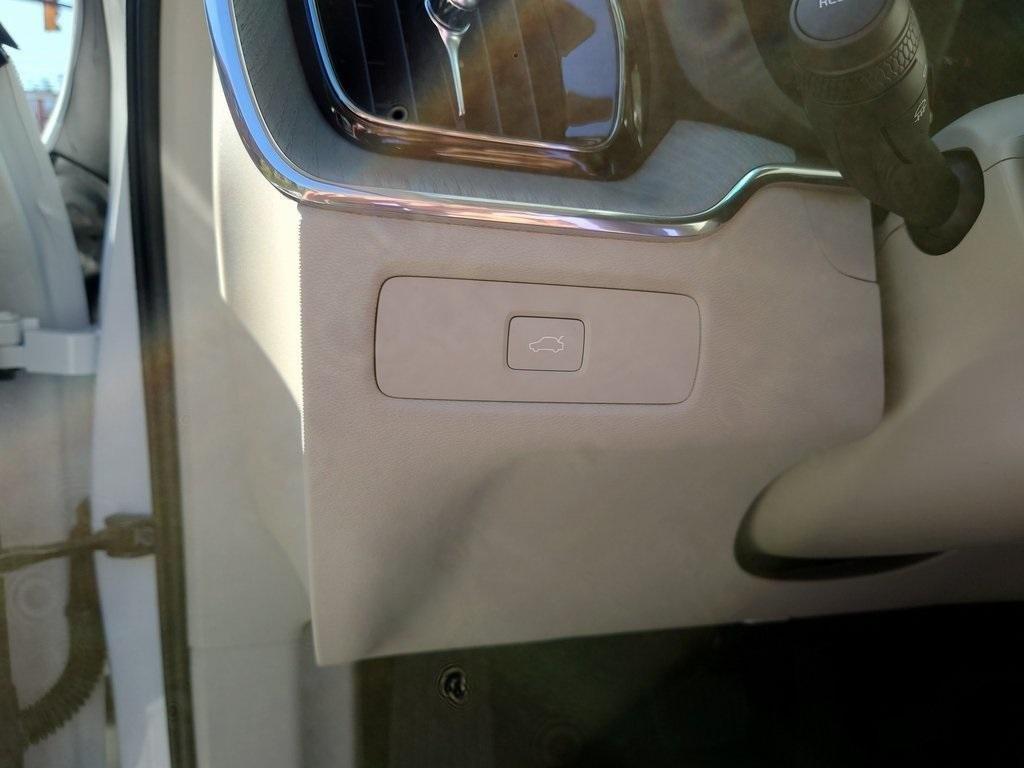 new 2025 Volvo XC60 car, priced at $53,836
