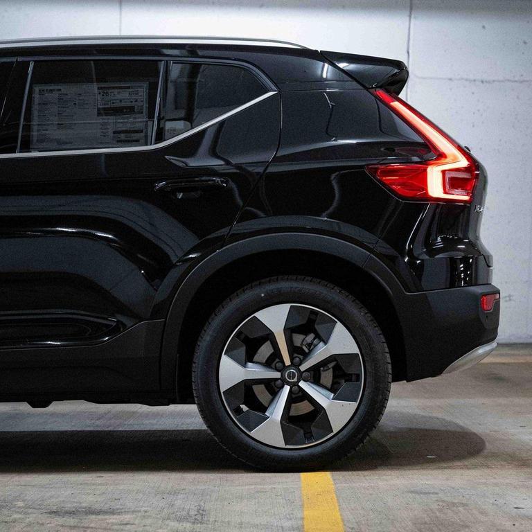 new 2025 Volvo XC40 car, priced at $42,352
