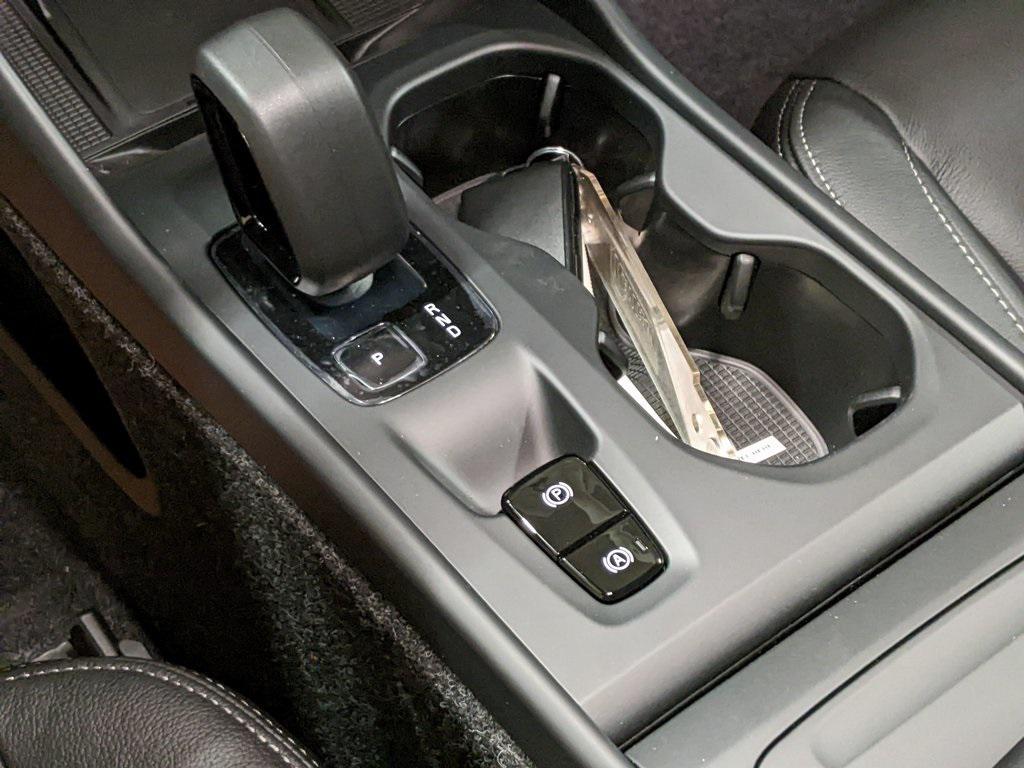 new 2025 Volvo XC40 car, priced at $42,352
