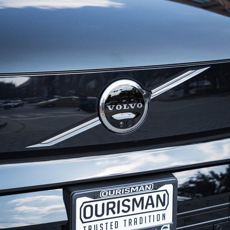 new 2025 Volvo EX90 car, priced at $83,140