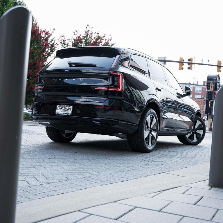 new 2025 Volvo EX90 car, priced at $83,140