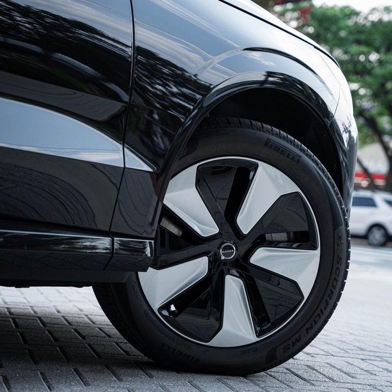 new 2025 Volvo EX90 car, priced at $83,140