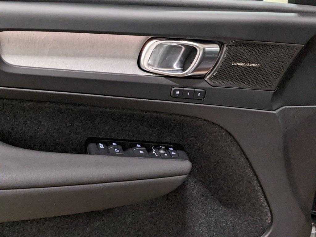 new 2025 Volvo XC40 car, priced at $50,236