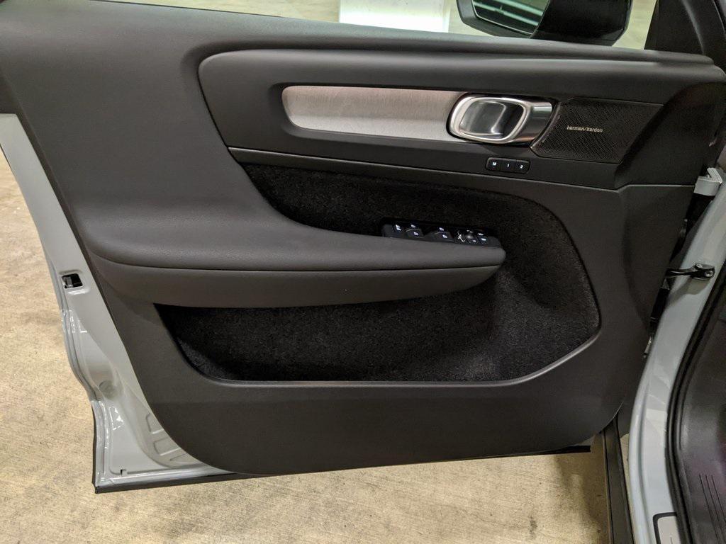 new 2025 Volvo XC40 car, priced at $50,236