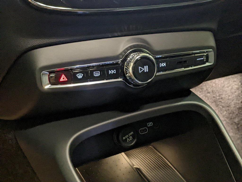 new 2025 Volvo XC40 car, priced at $50,236