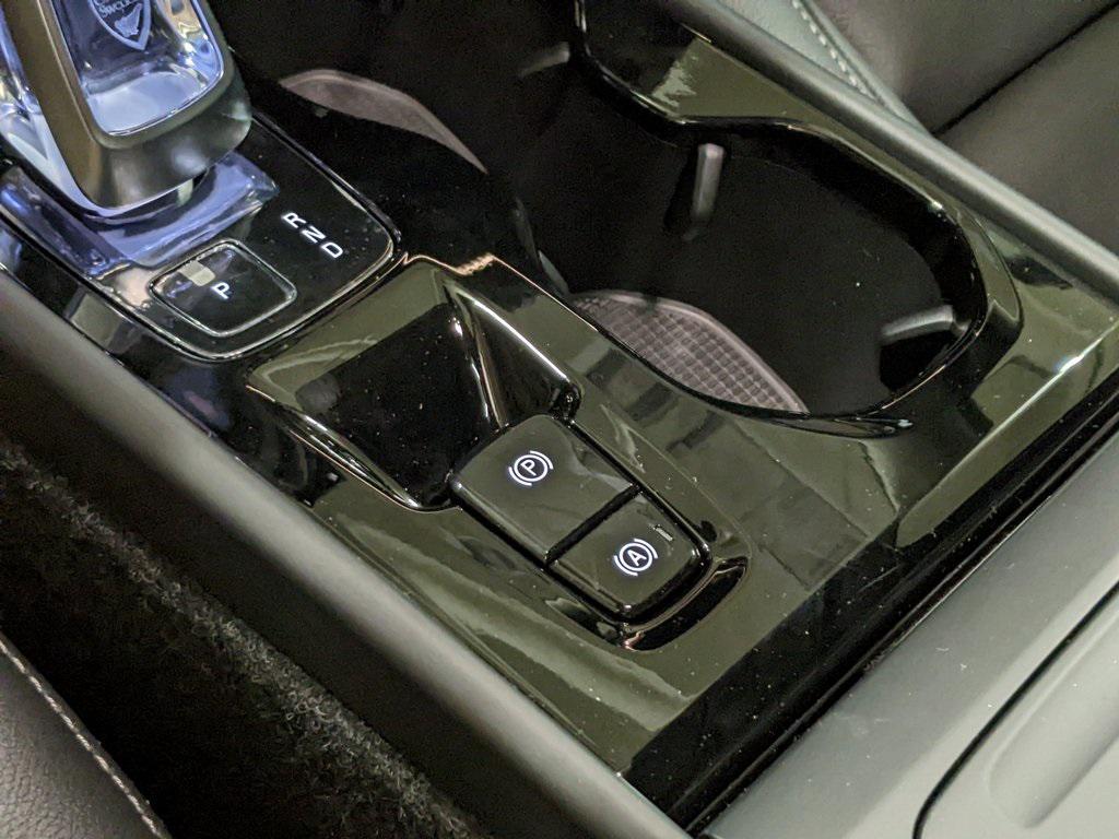 new 2025 Volvo XC40 car, priced at $50,236