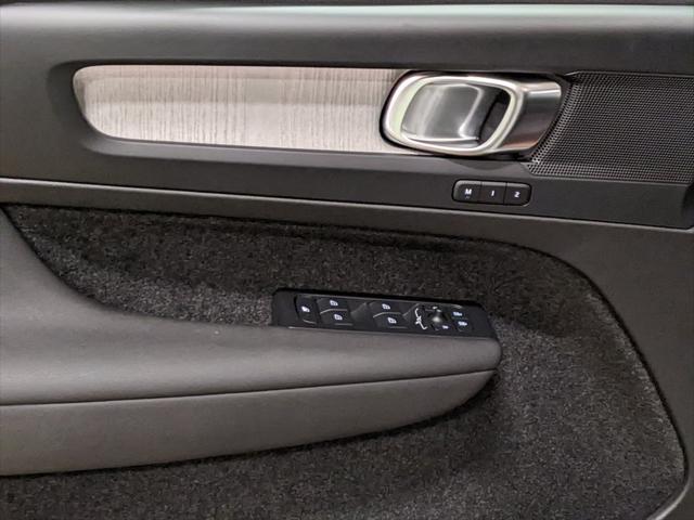 new 2025 Volvo XC40 car, priced at $46,035