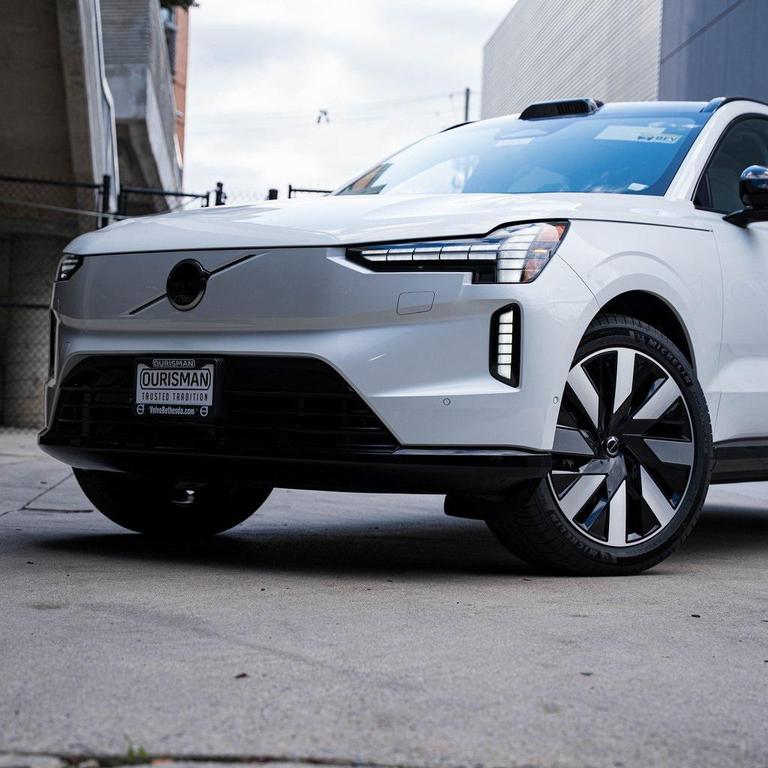 new 2025 Volvo EX90 car, priced at $88,825