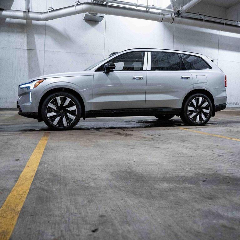 new 2025 Volvo EX90 car, priced at $86,736