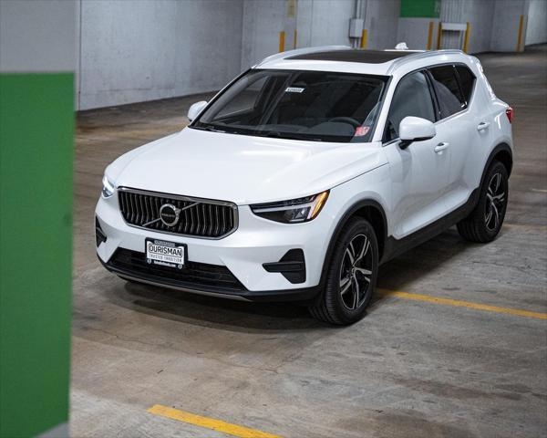 new 2025 Volvo XC40 car, priced at $45,215