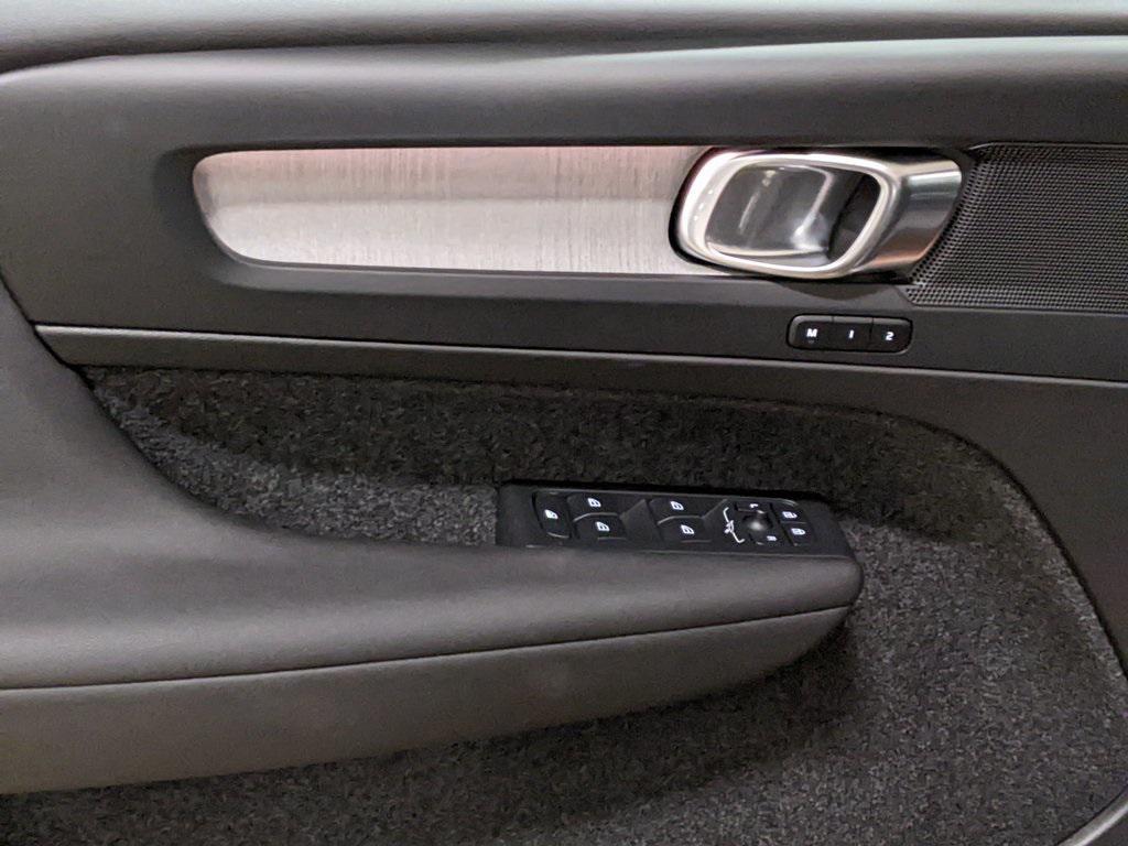 new 2025 Volvo XC40 car, priced at $44,836