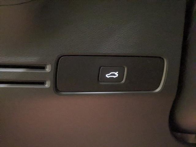 new 2025 Volvo XC40 car, priced at $46,035