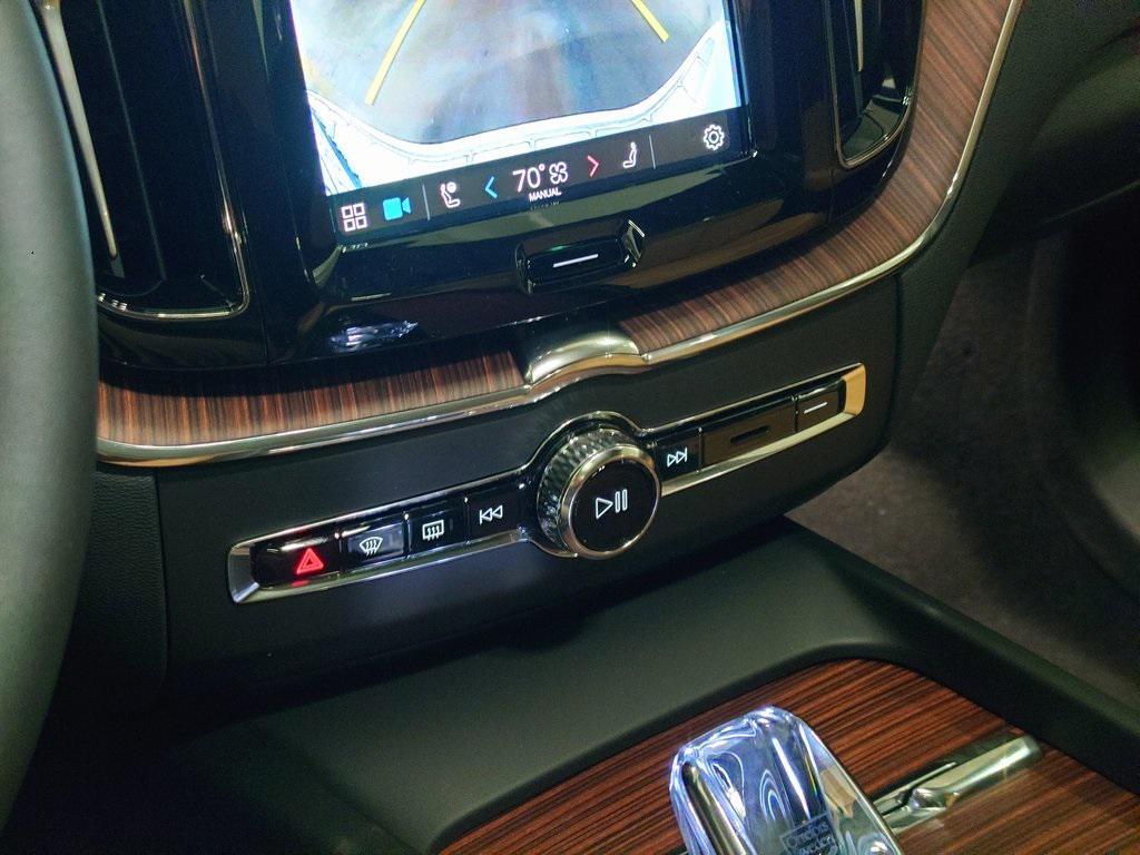 new 2025 Volvo XC60 car, priced at $61,036