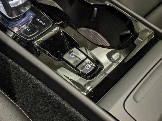 new 2025 Volvo XC40 car, priced at $49,590