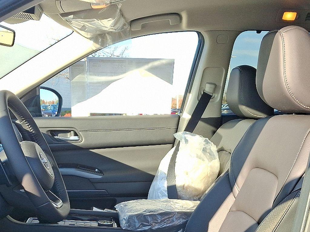 new 2025 Nissan Pathfinder car, priced at $46,475