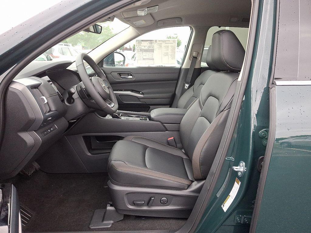 new 2025 Nissan Pathfinder car, priced at $46,510